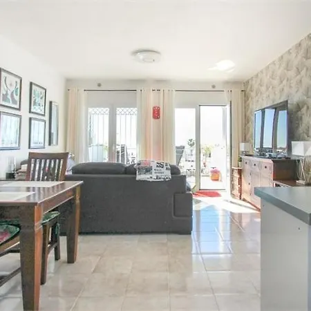 בית נופש Amazing 3 Bedroom Townhouse With Sea View,
