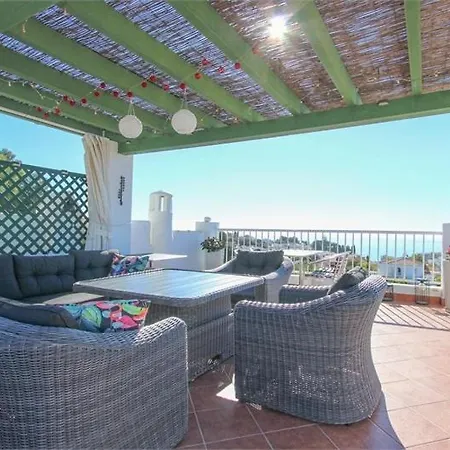 Amazing 3 Bedroom Townhouse With Sea View, Feriehus