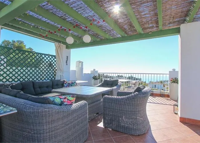 Amazing 3 Bedroom Townhouse With Sea View, Feriehus